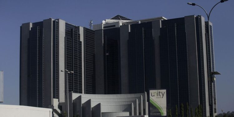 Nigerians react on letting market set currency exchange rate