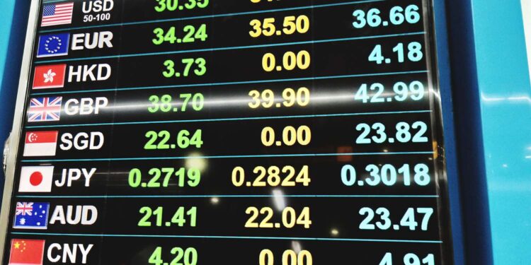 3 Common Ways to Forecast Currency Exchange Rates