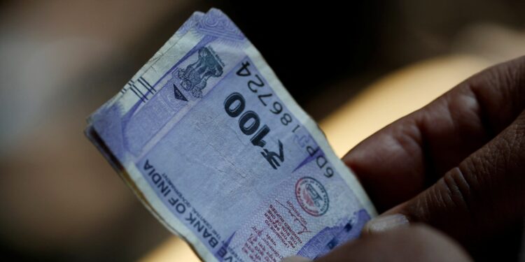 Rupee’s downward bias likely to persist; cenbank expected to help out