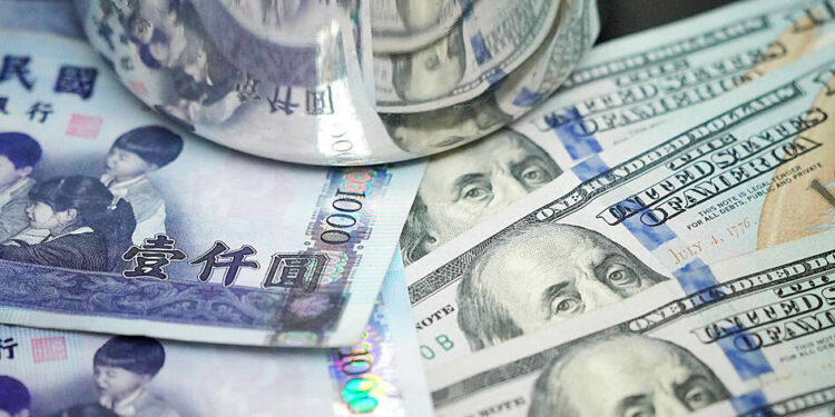 Foreign reserves decline US$1.13bn – Taipei Times