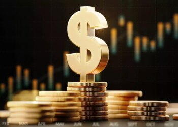 Currency Outlook: Dollar Gains Momentum