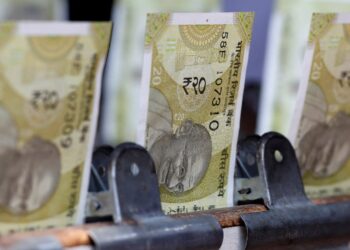 RBI to keep rupee in narrow trading range, Reuters poll shows