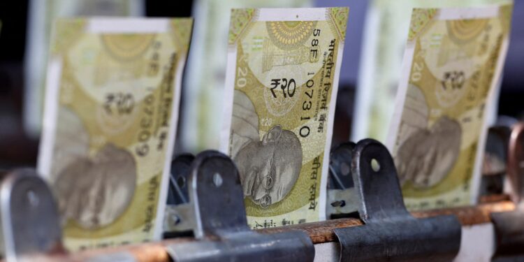 RBI to keep rupee in narrow trading range, Reuters poll shows