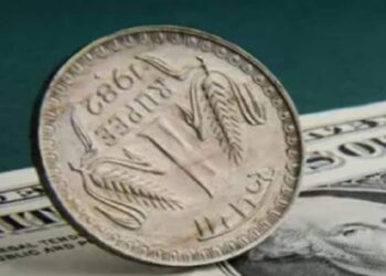 Rupee Falls Below 84-Mark for the First Time in History: Why is Indian Currency Declining Vis-a-Vis Dollar?