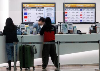 Airport currency business becomes money-losing venture amid growth of app-based services