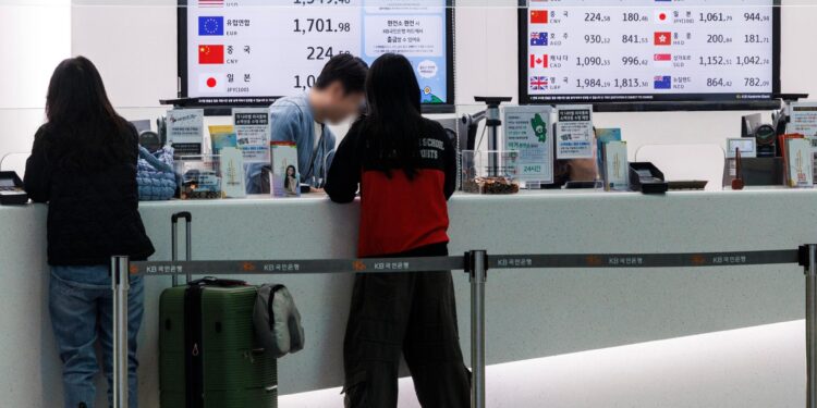 Airport currency business becomes money-losing venture amid growth of app-based services