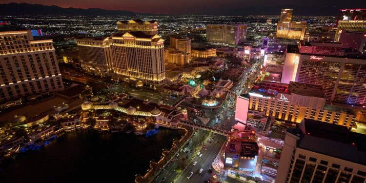 Canadian tourists revisiting Vegas, casinos accepting CAD at par