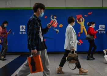 Is Simplii’s new instant foreign money transfer product worth a flier?