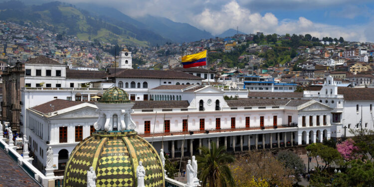 Remittances Become Ecuador’s Top Source of Foreign Currency in Q3 2025