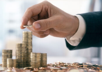 May 1 Financial Morning Briefing: Japanese authorities intervene in the foreign exchange market, gold prices return to the 4630 mark, hedge funds lock in profits at month-end, oil prices drop nearly 3%.