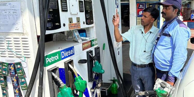 India raises gas prices to offset losses to higher global oil costs | The Arkansas Democrat-Gazette