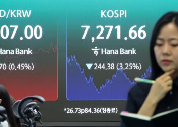 Dollar-Won Exchange Rate Hits 1,507.8, Highest in Month and a Half – 조선일보