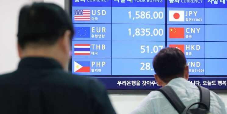 Even Record Earnings from Samsung and SK Hynix Can’t Strengthen the Won… How High Will the Soaring Exchange Rate Go? [Weekend Money]
