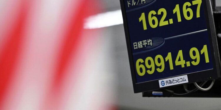 US stocks trim their losses for June | Region