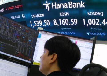 Seoul stocks, won hammered by massive foreign selling