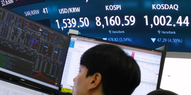 Seoul stocks, won hammered by massive foreign selling