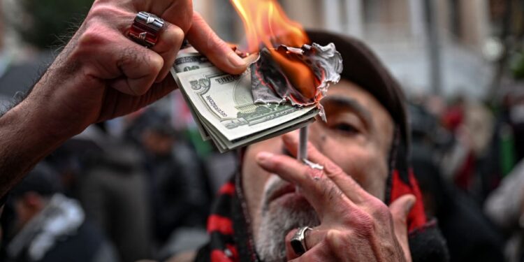 Lebanon’s central bank drains reserves to protect pound during war