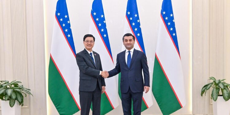 HKSAR Government and Government of Uzbekistan exchange notes on mutual visa-free arrangement (with photos)