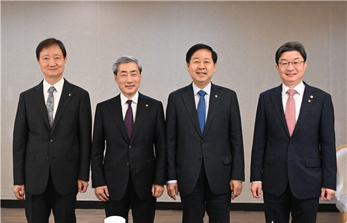 Finance minister vows ‘immediate’ response to foreign exchange volatility