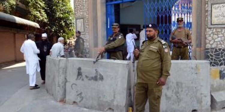 Rs20.4m, dollars, dirhams seized in Pakistan hawala raids – Gulf News