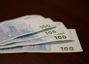 Iran releases currency exchange rates for June 7