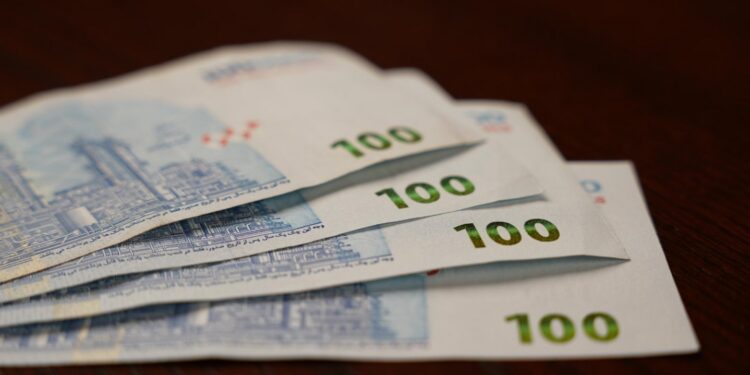 Iran releases currency exchange rates for June 7