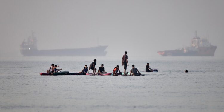 A new exchange of fire with Iran in the gulf tests the fragile ceasefire