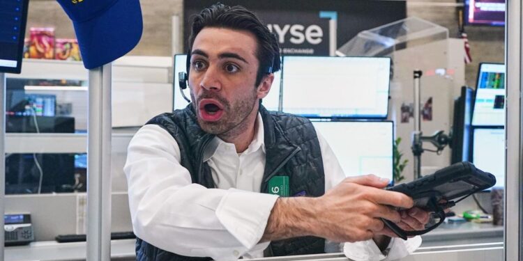 Rebounding AI stocks send the S&P 500 within 1% of its record – WaltonTribune.com