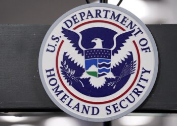 Trump limits length of visas for students, exchange visitors, journalists | Donald Trump News