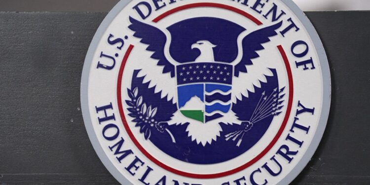 Trump limits length of visas for students, exchange visitors, journalists | Donald Trump News