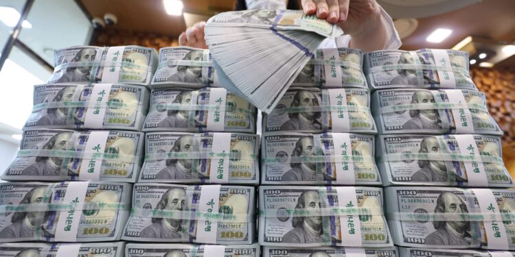 Samsung, SK hynix shareholder returns seen driving further won strength