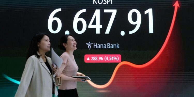 US stocks hold near records on hopes of an agreement with Iran | National News