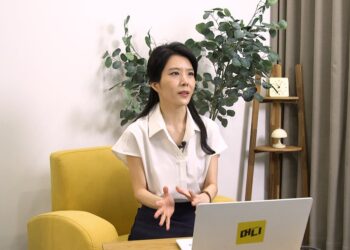 Dollar Investments Surge as Exchange Rate Drops to 1,300 Won – 조선일보