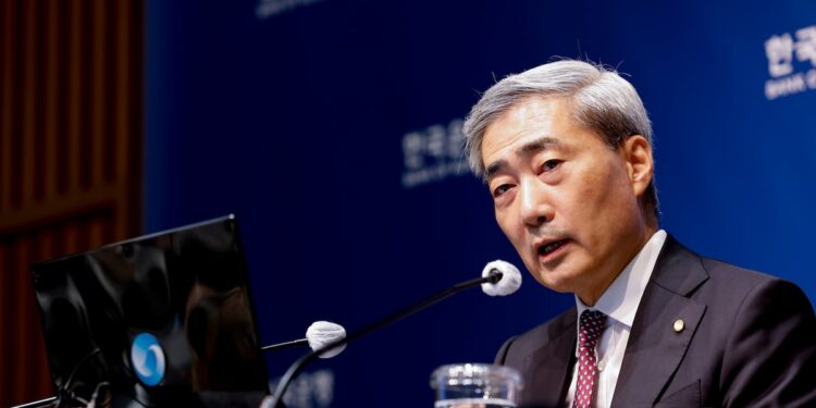 Bank of Korea Weighs Back-to-Back Rate Hike Amid Mixed Signals – 조선일보