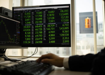 Tokyo yen trades in tight range in upper 158s as market awaits U.S. sanctions on Iran — BigGo Finance