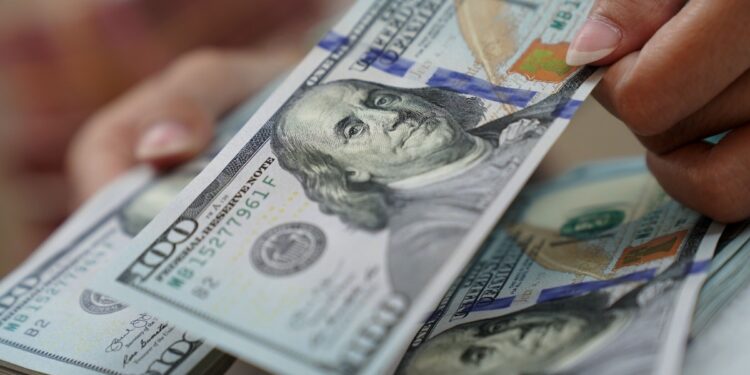 Global reserves shift from dollar overstated, NY Fed study says
