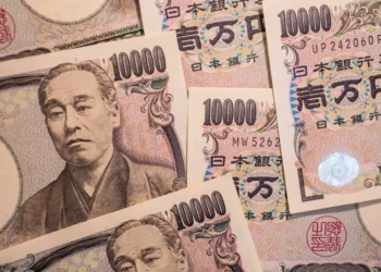 Hedge Funds Bet on Further Yen Gains, Eye Dollar-Yen Below 150 by Year-End
