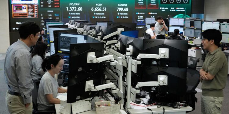 Stocks rise on Wall Street as oil prices, bond yields hold relatively steady | National News