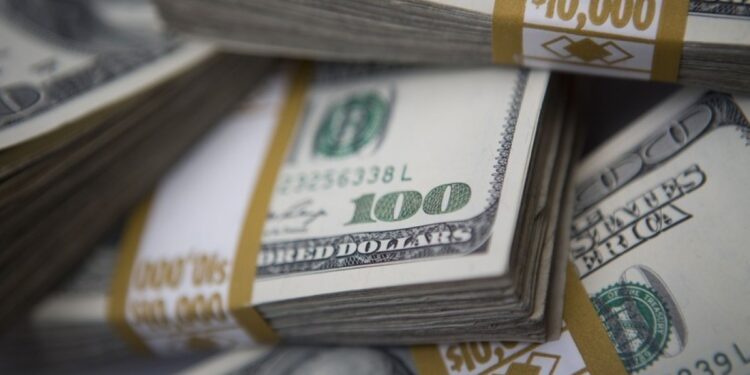 Azerbaijan’s positive money transfer balance reaches $680 million