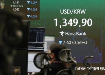Korean firms delay converting dollars into won as local currency strengthens