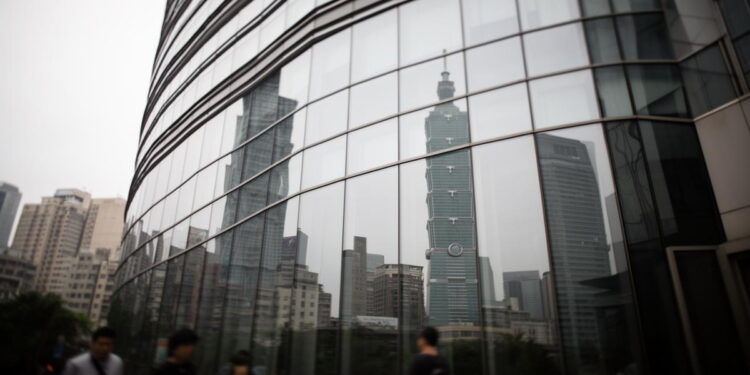 Foreign investors repatriate over NT$64 billion in a single day; Taiwan dollar plunges NT$0.16, its steepest drop in over six months — BigGo Finance