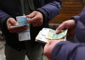 Tehran split over $2bn plan to support rial