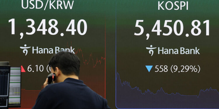 Won-Dollar Exchange Rate Rises to Mid-1,300 Won Range Amid Plunging Stock Prices… Highest in 9 Trading Days