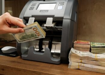 Iraqi Dinar’s Rate Change Triggers Accusations of Political Profiteering