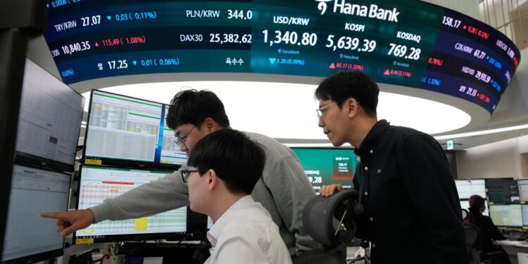 US markets weighed down by extended sell-off in the tech sector – News-Press NOW