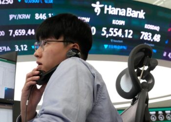European stocks slip led by France, and oil falls on Trump’s Russian sanctions waiver | Business