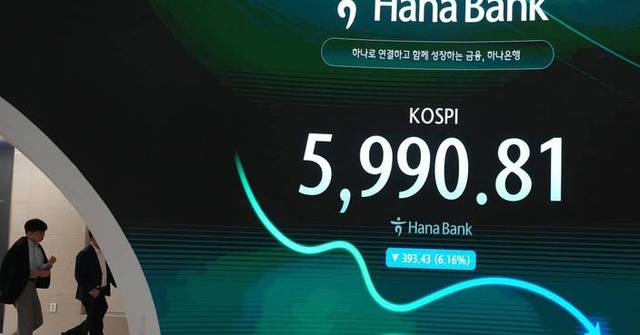 South Korea’s Kospi index sinks more than 7% on semiconductor share sell-off over AI boom worries