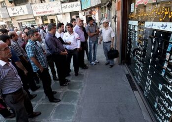 Tehran Tightens Its Grip as Iran’s Financial Crisis Deepens 